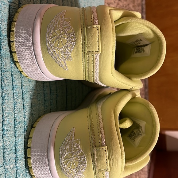 air jordan 1 low ‘limelight’ size 8 - Picture 2 of 6